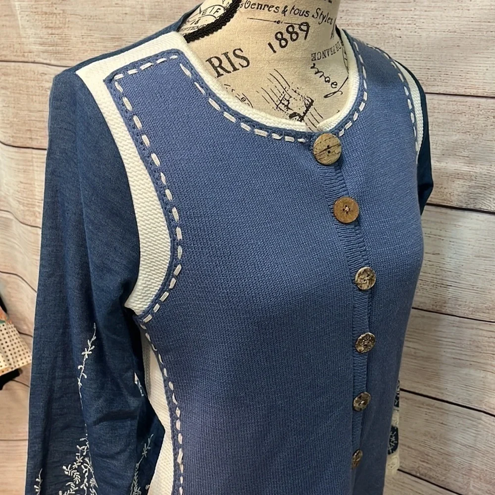 Elaris Sweater Lace Stitching Buttons Blue Size Small Lightweight Long Sleeves